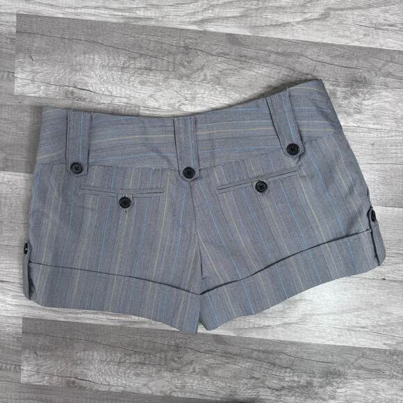 Y2K Cuffed Dress Shorts Low Rise Pleated Buttons Size 3 - Picture 5 of 6